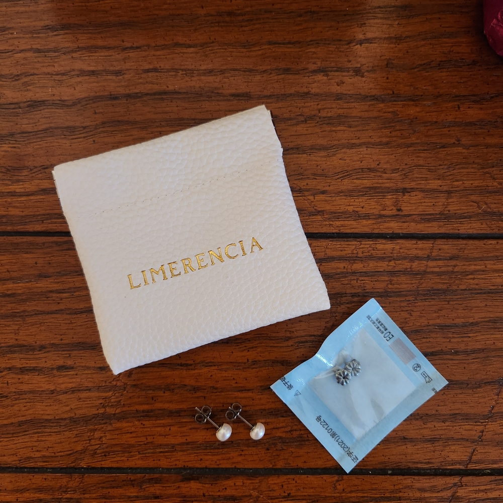 Limerencia Hypoallergenic Silver Titanium Pearl Stud Earrings
